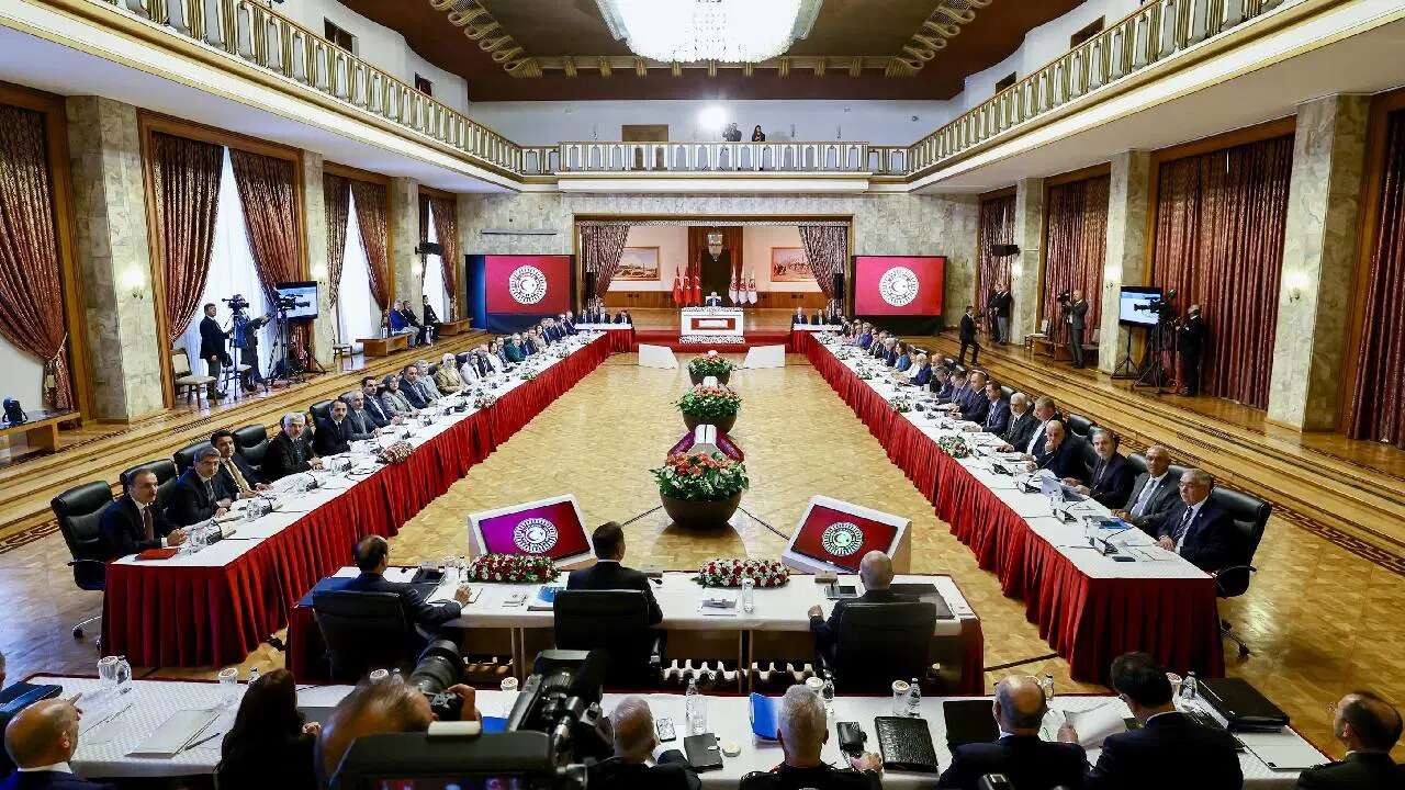 İmamoğlu neden tutuksuz yargılanmıyor? 4